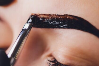 Bezpieczeństwo stosowania henny na brwi i rzęsy