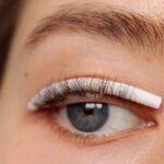 Dlaczego warto zainwestować czas w zabieg liftingu rzęs?