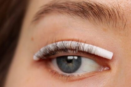 Dlaczego warto zainwestować czas w zabieg liftingu rzęs?