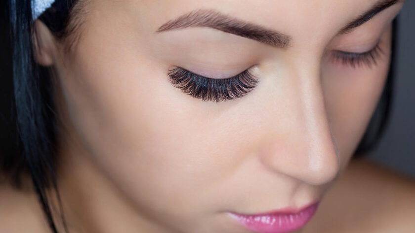 Długotrwałe rezultaty przedłużania rzęs: Jak o nie zadbać?