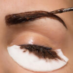 Jak aplikować hennę na brwi i rzęsy?