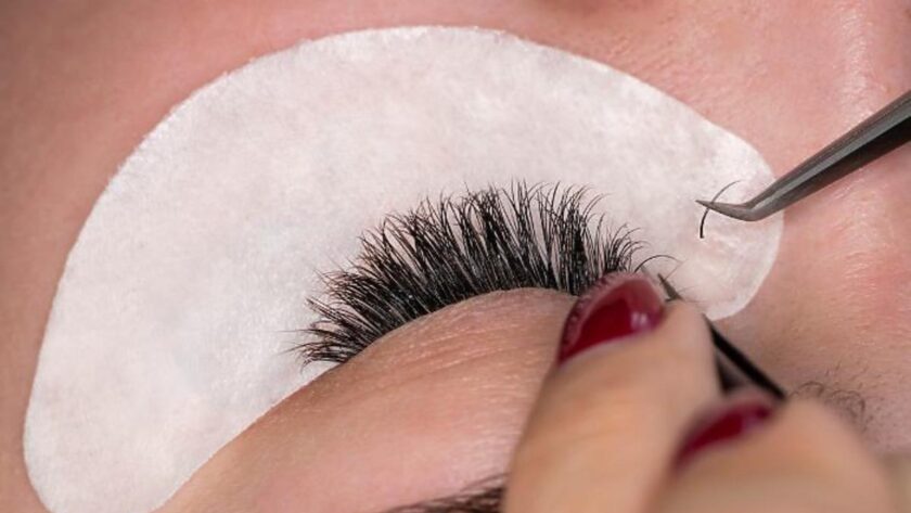 Krok po kroku: Jak osiągnąć idealne efekty przedłużania rzęs