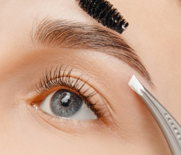 Sekrety domowych kuracji dla pięknych rzęs