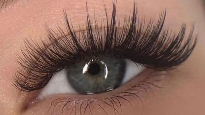 Techniki przedłużania rzęs: która zapewni Ci idealny look?
